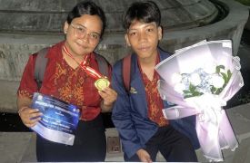 Karya Inspiratif! Adelya dan Mang Adi Sabet Emas di Lomba Poster Nasional