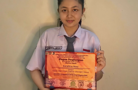 Kali Pertama Turut Serta Lomba Esai, Nandhira Raih Juara 1 