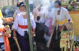 Suksma Gelar Persembahyangan Bersama Peringati Hari Raya Saraswati dengan Tetap Melancarkan Prokes yang Berlaku