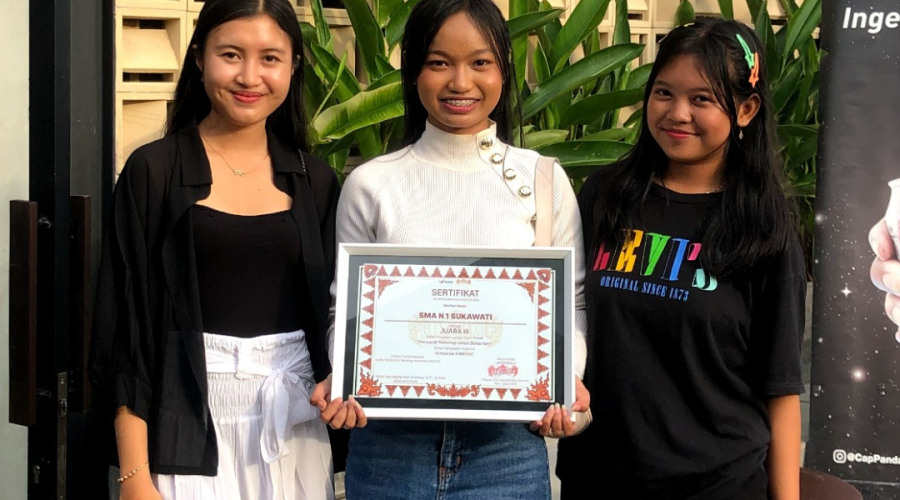 Membanggakan, Shintya dan Tim Raih Juara 3 Lomba Video Kreatif