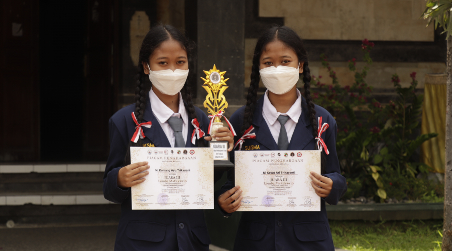 Dari Nol, Siswi Kembar Suksma Peroleh Peringkat 3 Lomba Mekekawin