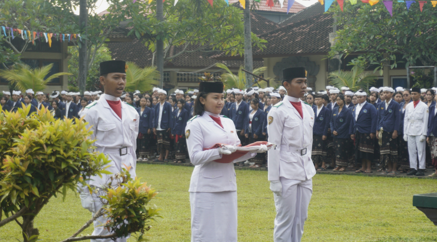 Upacara Peringatan Bela Negara Warnai Pembagian Rapor Semester Satu