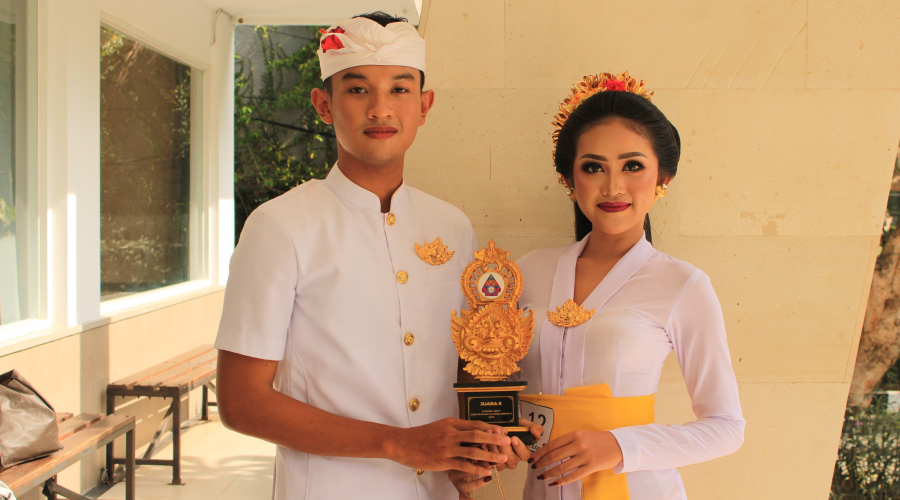 Bermodalkan 4 Hari Latihan, Pradiva dan Fitria Raih Juara 2 Lomba Tata Busana Tingkat SMA se-Bali