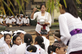 Peringati Tumpek Wayang, Suksma Laksanakan Persembahyangan Bersama