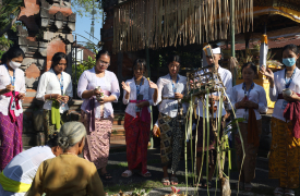 Hari Turunnya Ilmu Pengetahuan, Warga Suksma Laksanakan Persembahyangan Bersama