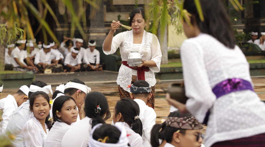 Peringati Tumpek Wayang, Suksma Laksanakan Persembahyangan Bersama