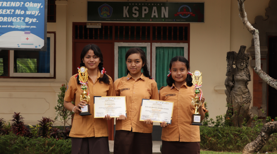 Takjub! Trio Ciwi KSPAN Juarai Lomba Pidato di Universitas Warmadewa