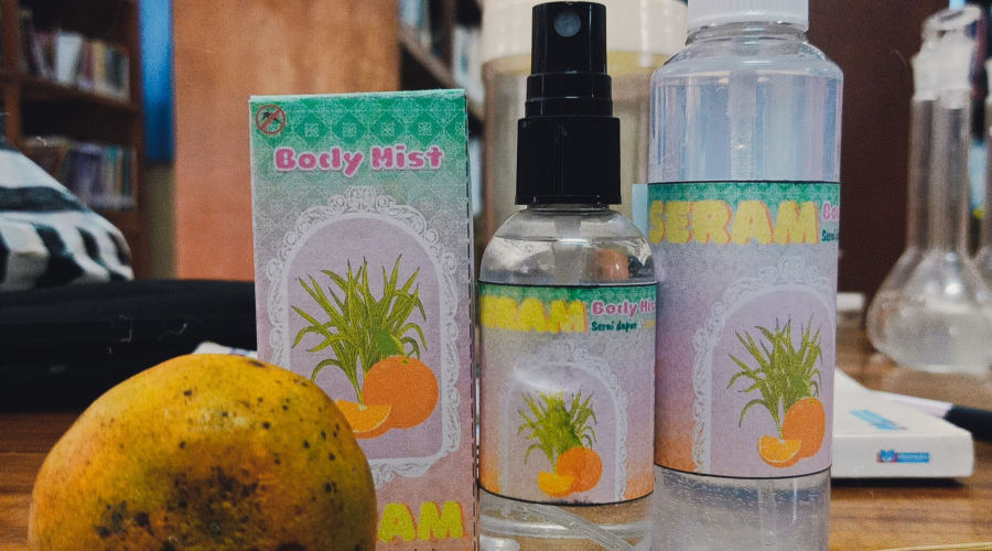 BODY MIST “SERAM”: PRODUK INOVATIF BERBASISKAN FORMULASI MINYAK ATSIRI TANAMAN SERAI DAPUR (Cymbopogon citratus) DAN JERUK SIAM (Citrus nobilis) SEBAGAI UPAYA MENGUSIR NYAMUK