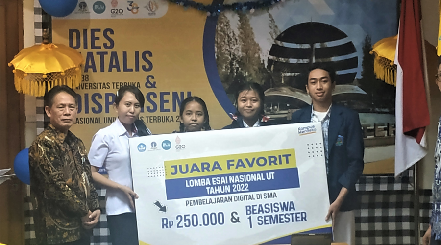 Walau Terkendala Waktu, Tim Siswa/i Suksma Berjaya Gaet Juara Favorit Esai Nasional