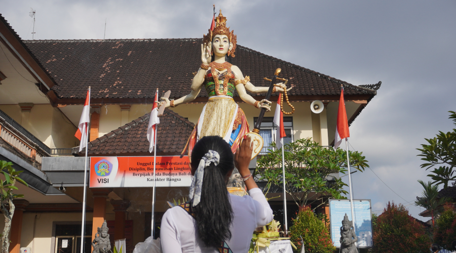 Peringati Hari Raya Saraswati Suksma Laksanakan Persembahyangan Bersama