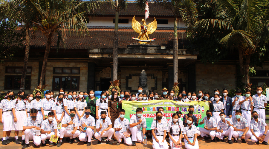 Jalankan Program, Kejaksaan Negeri Gianyar Adakan Sosialisasi di SMA Negeri 1 Sukawati