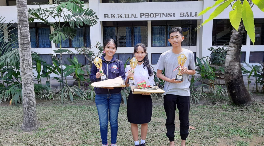 Ini Dia, Siswi SMA Negeri 1 Sukawati Pemenang Lomba Video Edukasi!