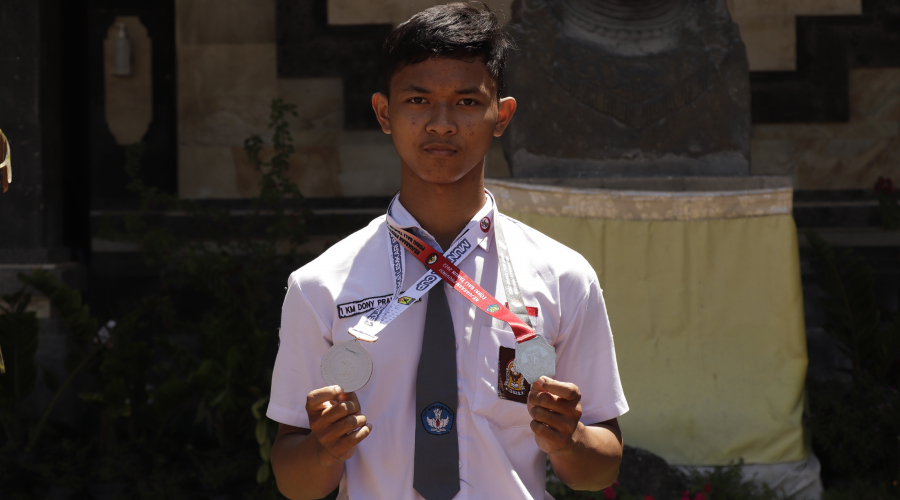 Raih Juara Beruntun, Doni Gaet 2 Penghargaan pada Ajang Perlombaan Karate