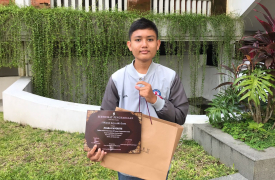 Berhasil Cetak Prestasi, Arya Gaet Juara Favorit Poster Digital