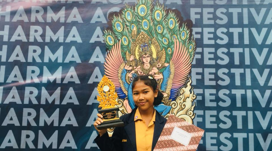 Bentuk Pelestarian Tradisi, Arya Gaet Juara 3 Nyurat Lontar Se-Bali