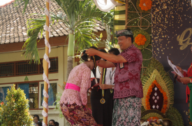 Tinggalkan Pahit Manisnya SMA, Angkatan 33 Gelar Graduation Meriah 