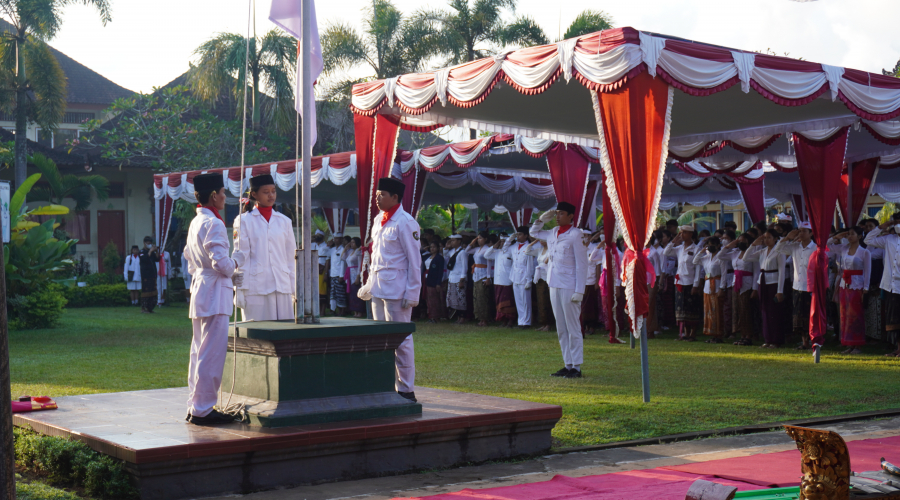 Peringati Hardiknas, Suksma Adakan Upacara dengan Adat Kebaya