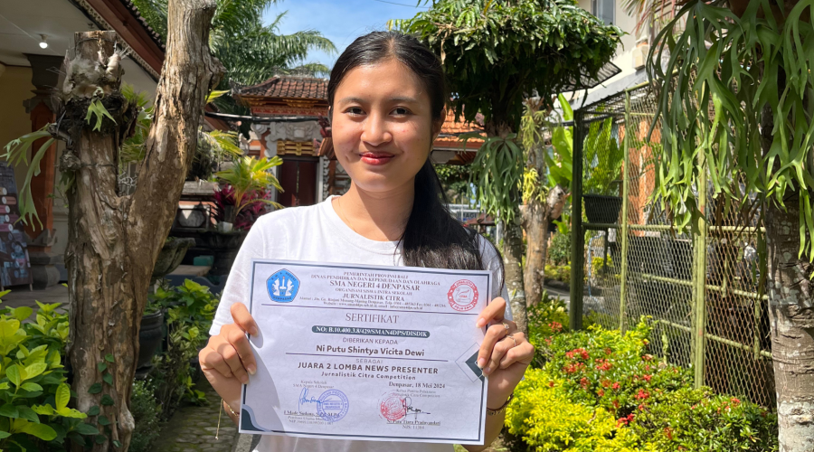 Salurkan Minat, Shintya Berhasil Gaet Juara 2 News Presenter